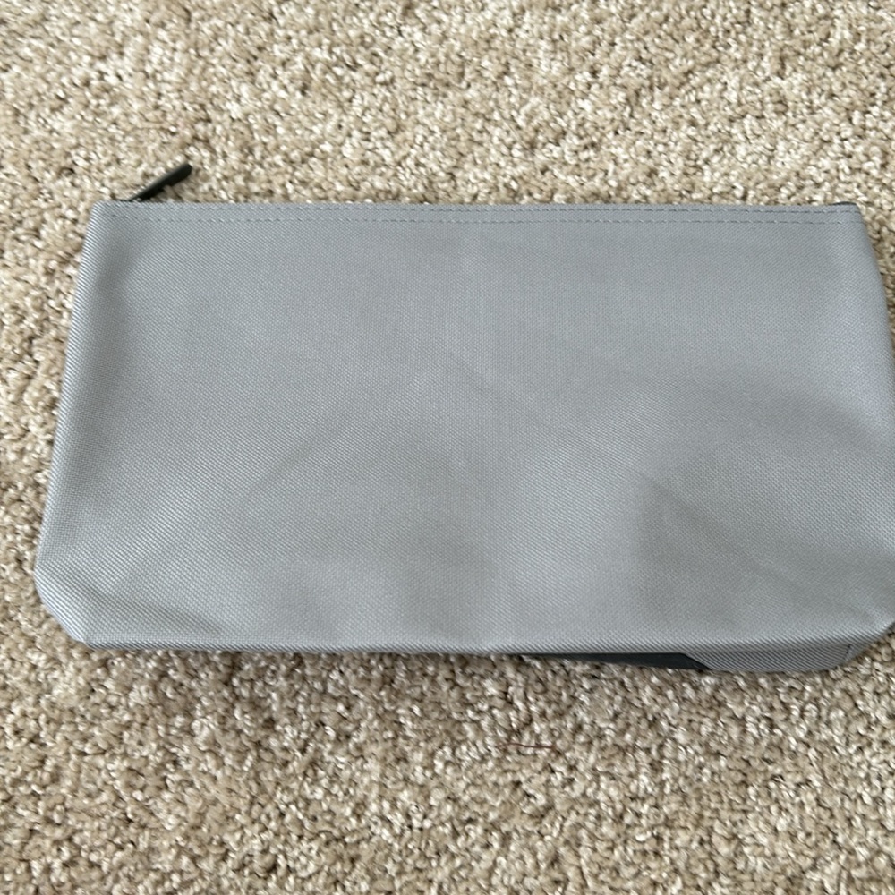Thirty-One medium pouch - Picture 2 of 2